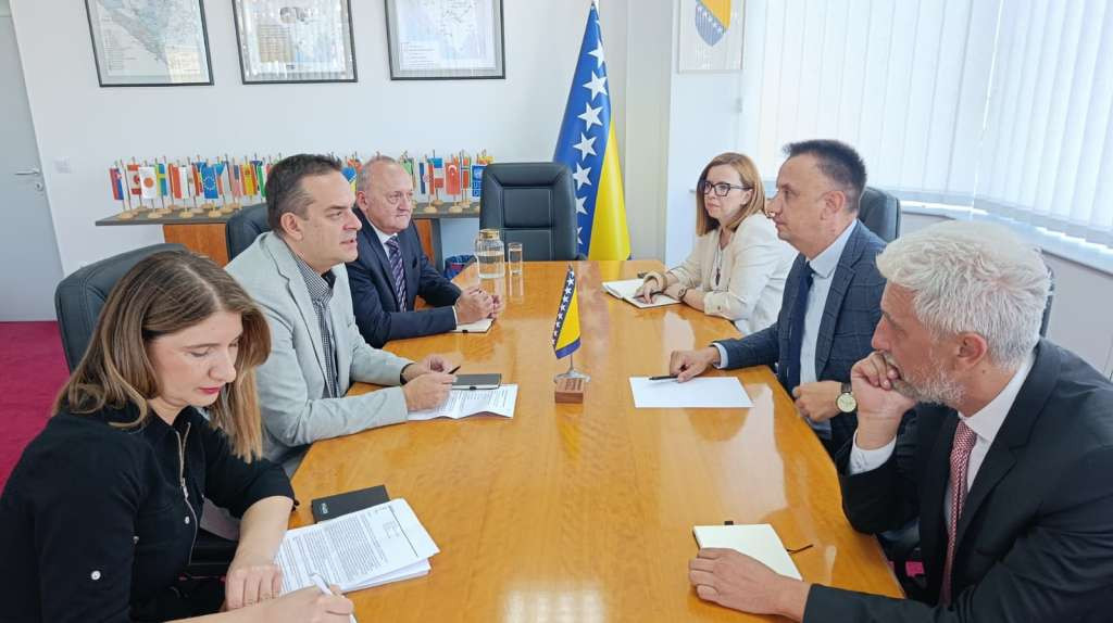 Lakić i predstavnici Aerodroma Sarajevo o novim mogućnostima za podršku izvozu namjenske industrije