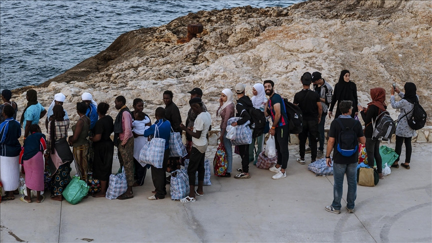 Na italijansko ostrvo Lampedusa za 24 sata stiglo više od 1.200 ilegalnih migranata