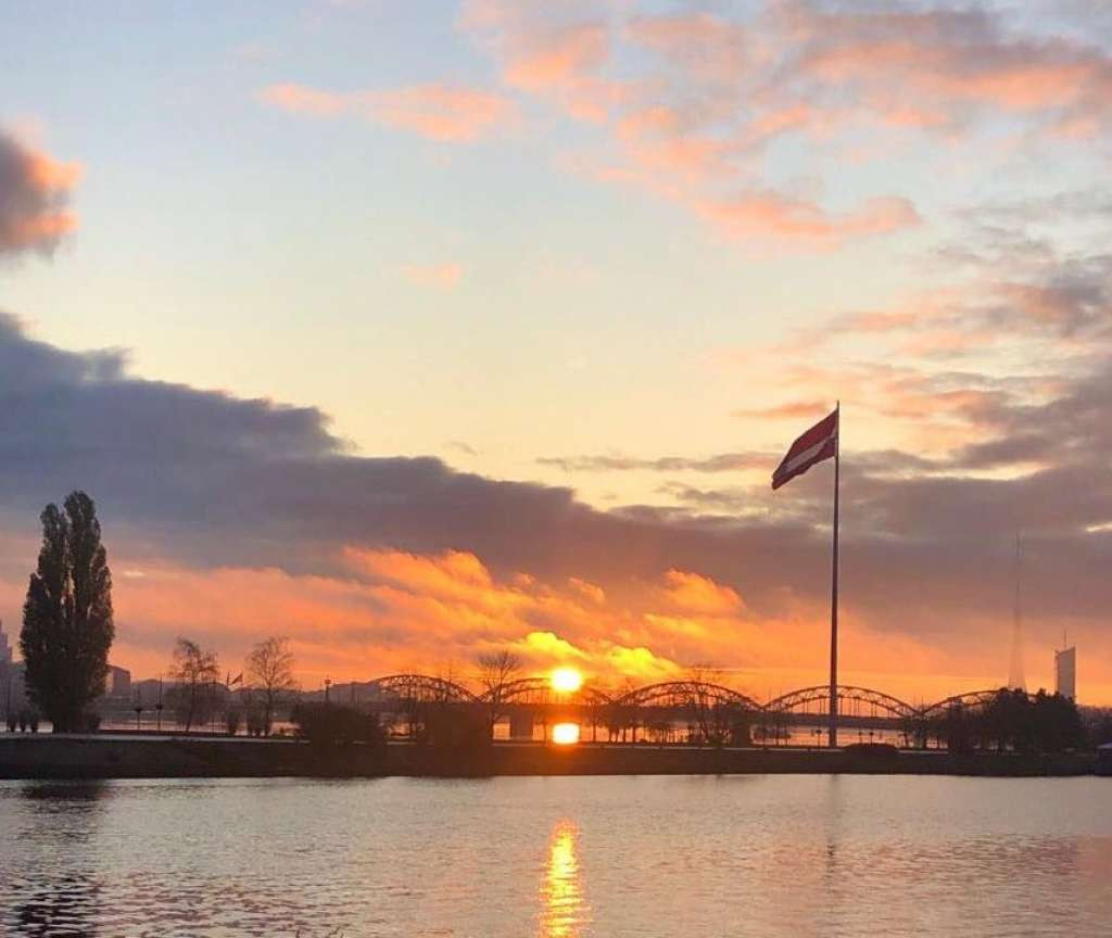Latvijske vlasti poklonile Ukrajini 270 vozila koji su oduzeti od vozača u alkoholiziranom stanju