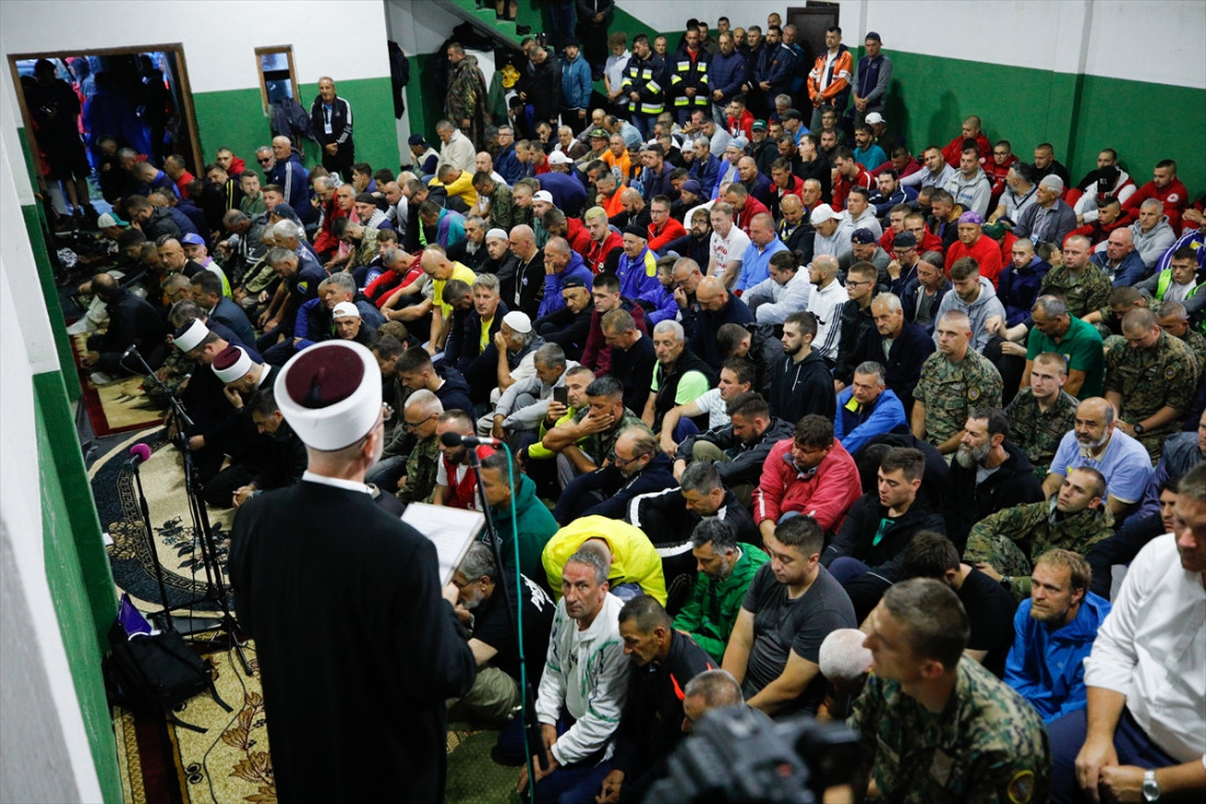 Učesnici Marša mira bajram-namaz klanjali u Liplju