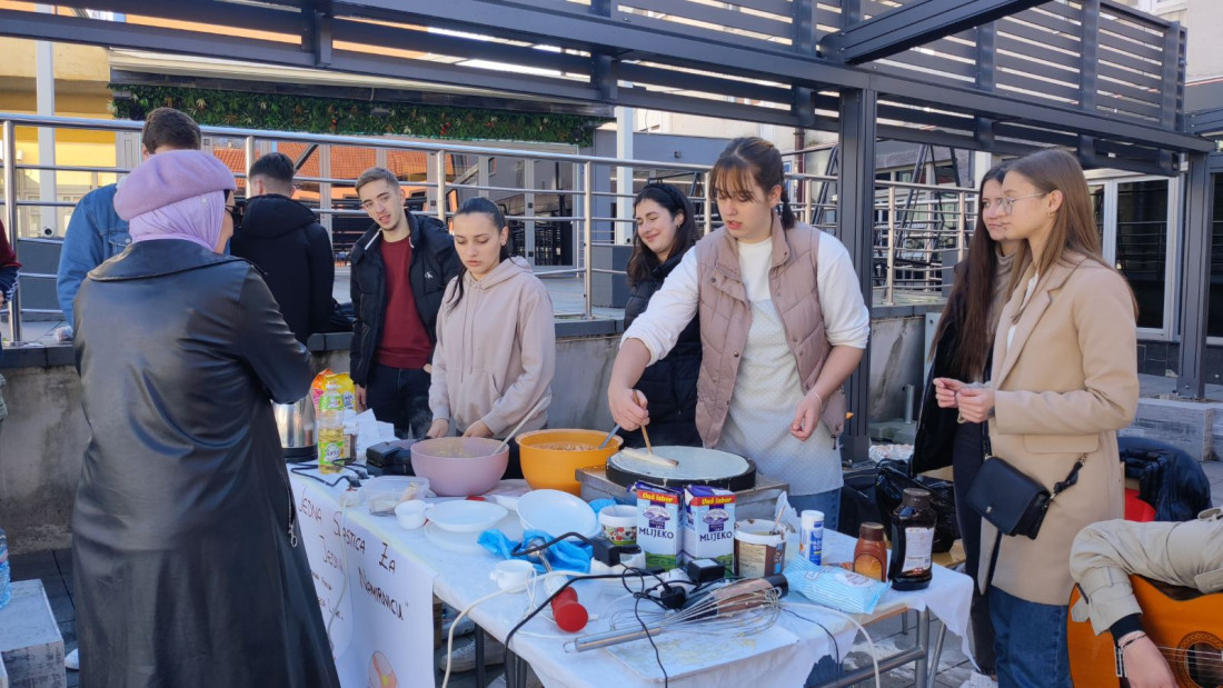 Livanjski gimnazijalci prikupljali sredstva za Hladnjak dobrote