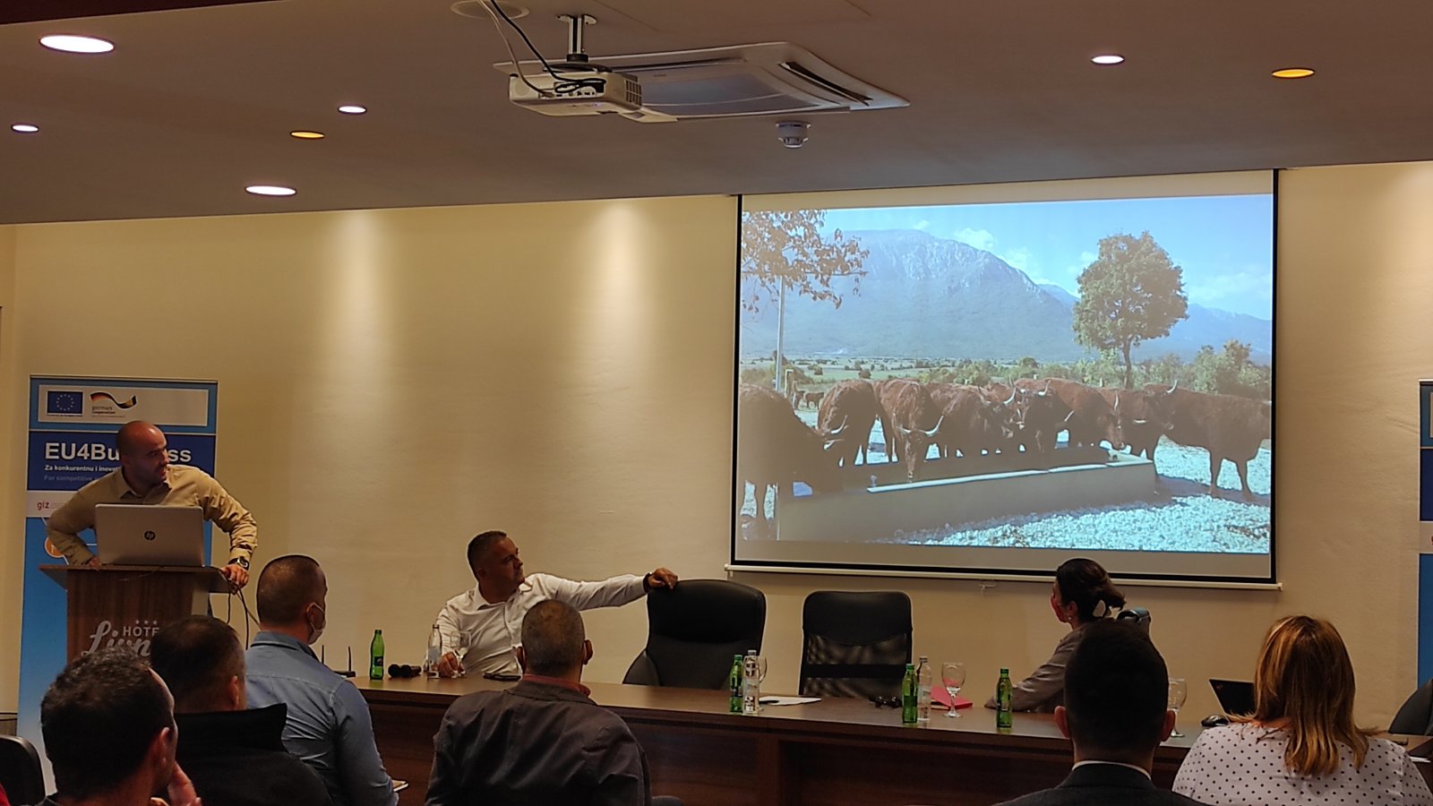 Seminar u Livnu okupio uzgajivače goveda