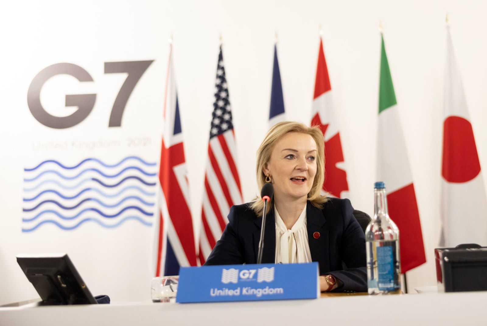 Truss: Velika Britanija pozdravlja sankcije SAD