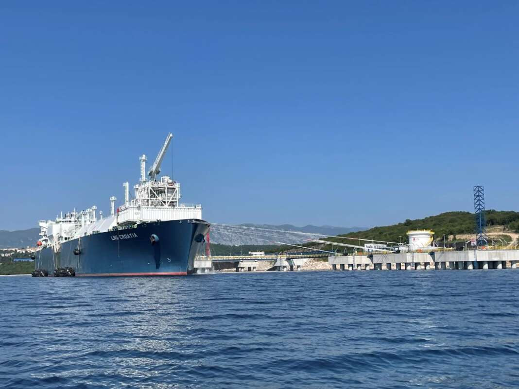 Mađarska potpisala ugovor o kupovini četiri milijarde kubika tečnog gasa