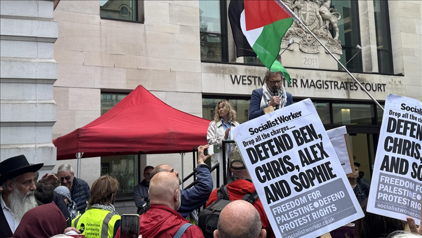 Protest u Londonu u znak solidarnosti s organizatorima propalestinskog marša optuženim za kršenje javnog reda