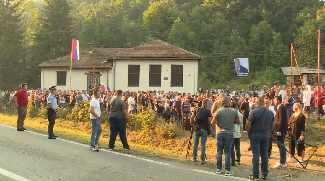 U Loparama održan mirni skup podrške Dodiku i Lukiću