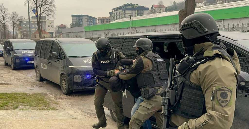 Akcija Lovac u Vitezu: Pronađena droga i oružje, uhićene tri osobe