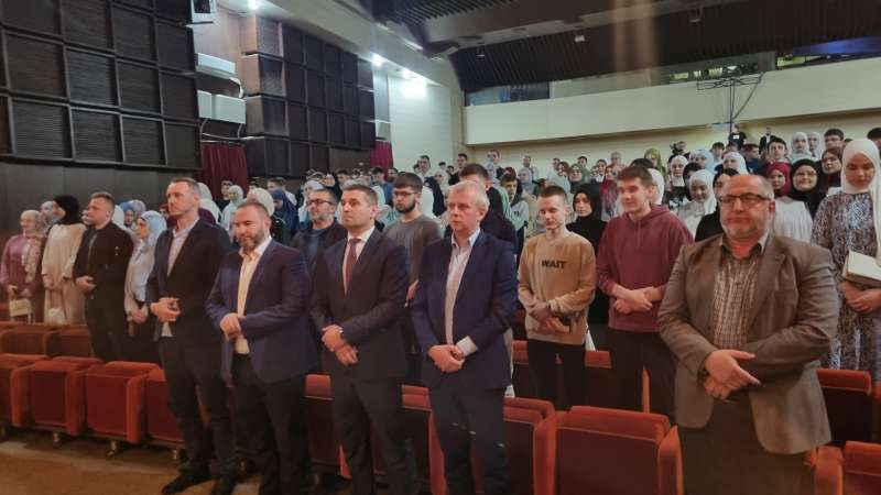 Održana tribina povodom Dana Armije RBiH u Tuzli: "Heroji ne smiju biti zaboravljeni"