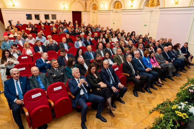 Predstavnici Grada Bihaća prisustvovali svečanoj sjednici povodom Dana Karlovačke županije