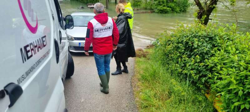 RO Merhamet Bihać dostavio pomoć stanovništvu pogođenom poplavama
