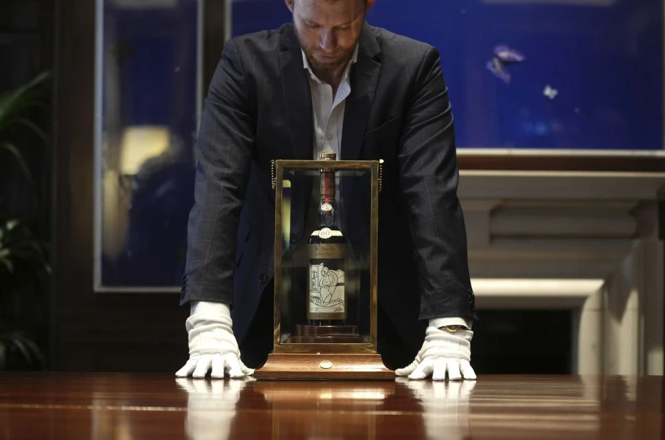 Flaša viskija prodana za 2,2 miliona funti