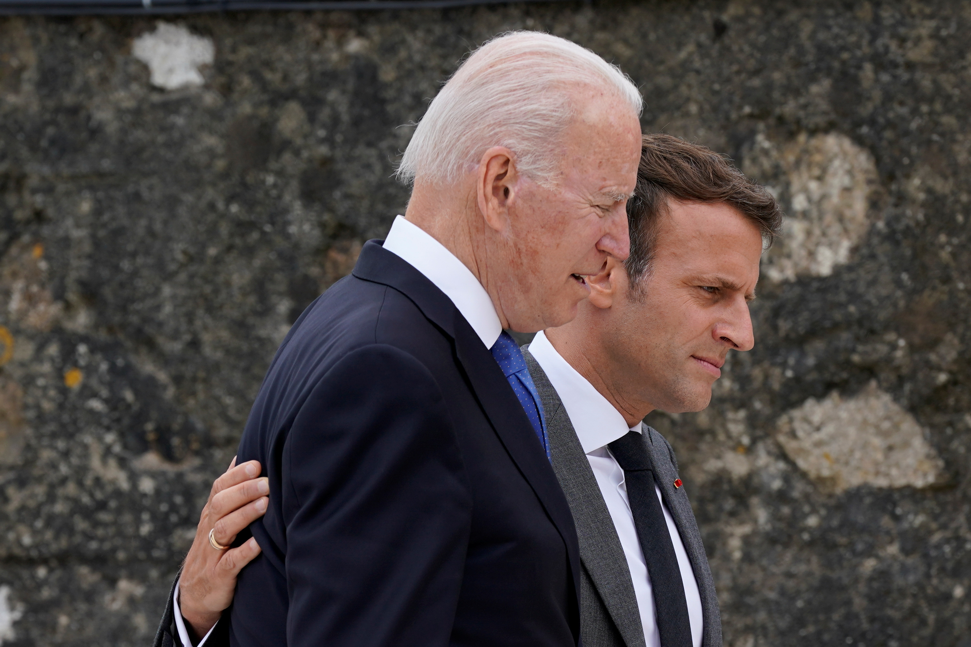 Macron vraća ambasadora u Washington
