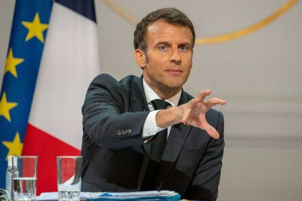 Macron razmišlja da li da oduzme Putinu orden Legije časti