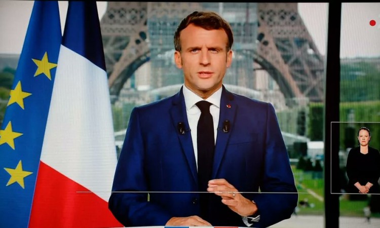 Macron: Pooštriti mjere i otežati život nevakcinisanim u Francuskoj