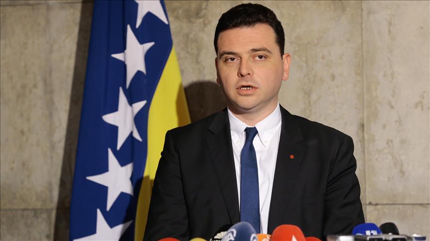 Magazinović najavio ukidanje duplih funkcija