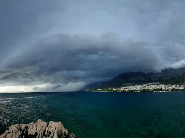 Makarsku zahvatilo jako kišno nevrijeme