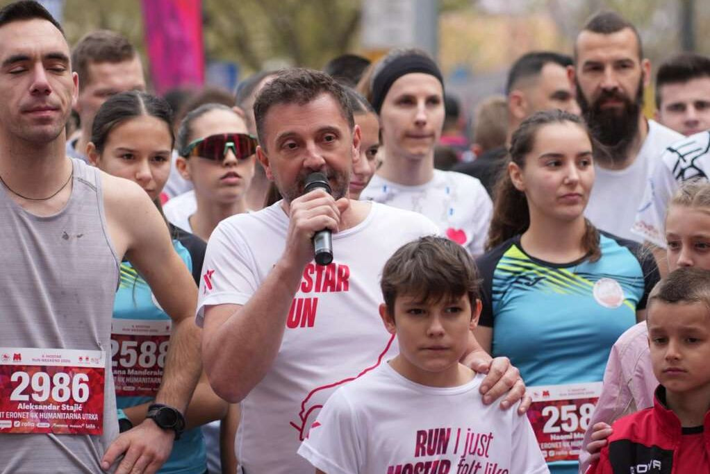 Gradonačelnik Mostara Mario Kordić istrčao humanitarnu utrku za podršku školama