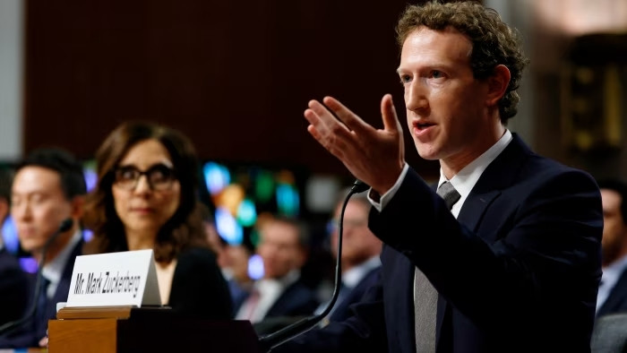 Zuckerberg: Američka administracija vršila pritisak na Metu da cenzurira sadržaj o COVID-19