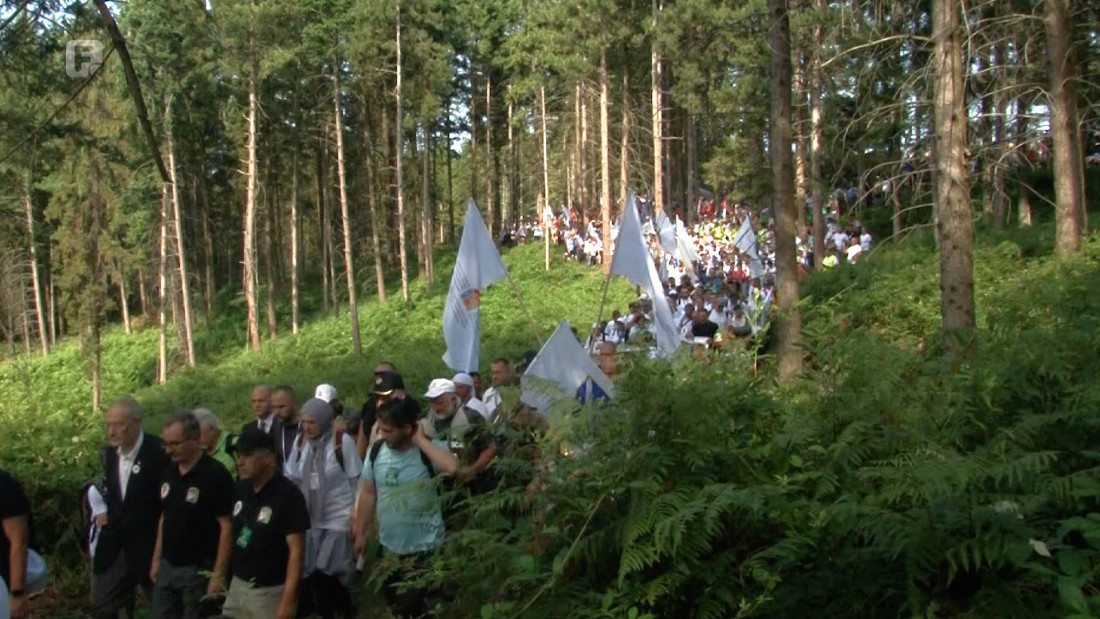 Kolona s učesnicima Marša mira prelazi drugu etapu puta ka Srebrenici
