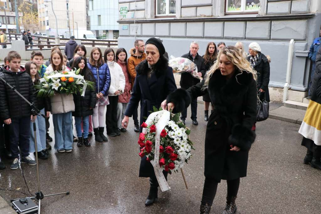 Obilježena 30. godišnjica ubistva osam građana Sarajeva ispred OŠ Safvet-beg Bašagić