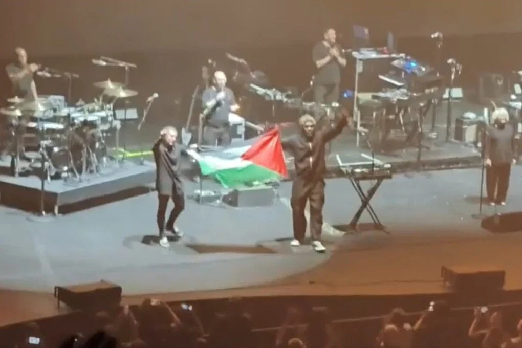 Singapur zabranio ulazak članovima benda Massive Attack nakon isticanja palestinske zastave na koncertu