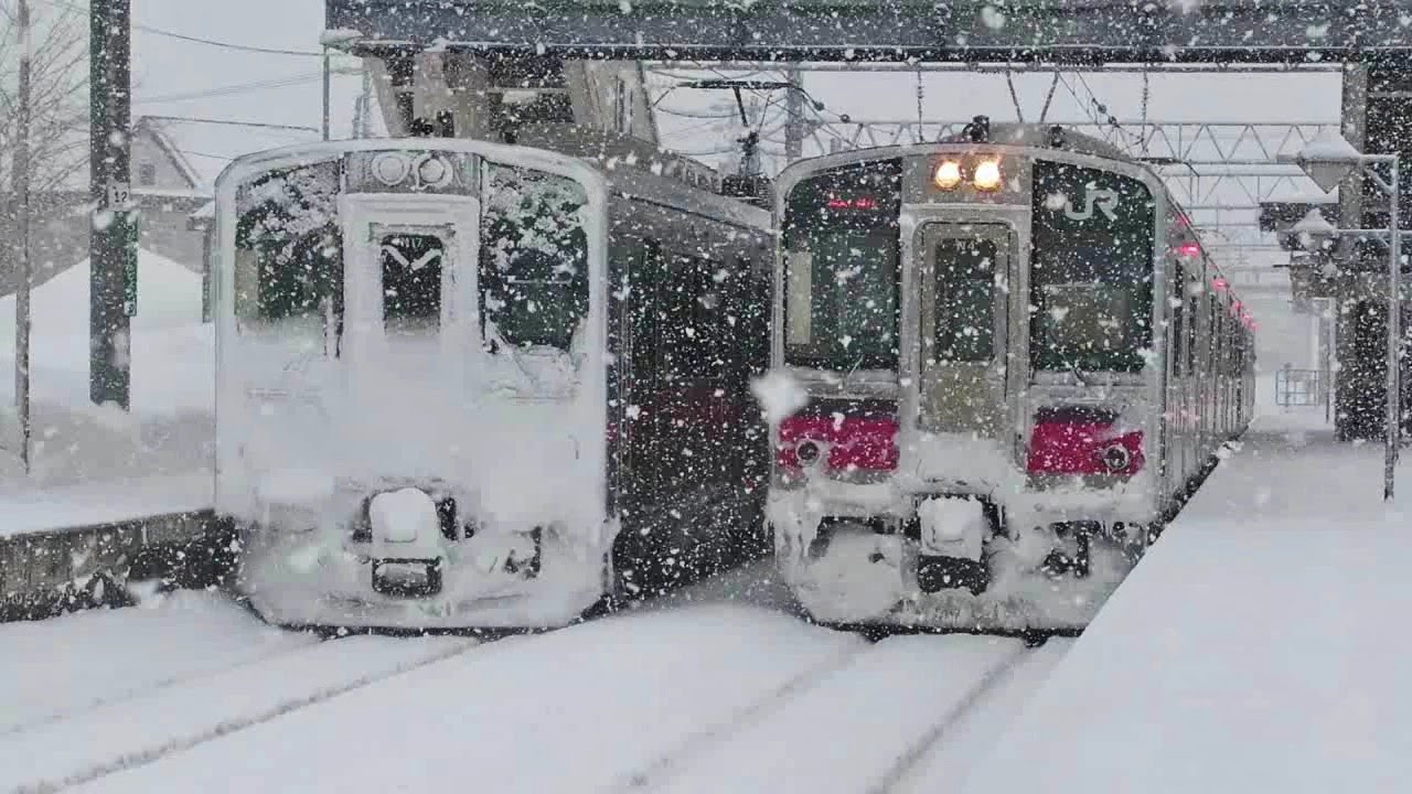 Obilne snježne padavine ugrozile željeznički i zračni promet u Japanu