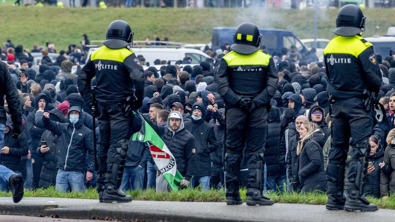 Uhapšena 64 navijača zbog nereda uoči utakmice Feyenoorda i Ajaxa
