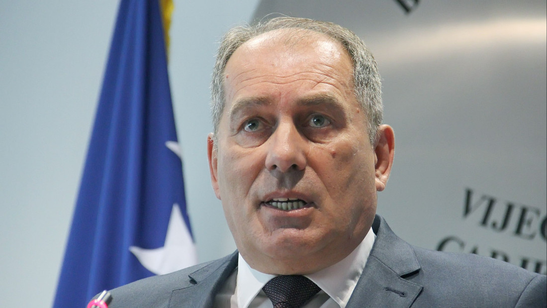 Pretučen Dragan Mektić ispred zgrade u kojoj živi