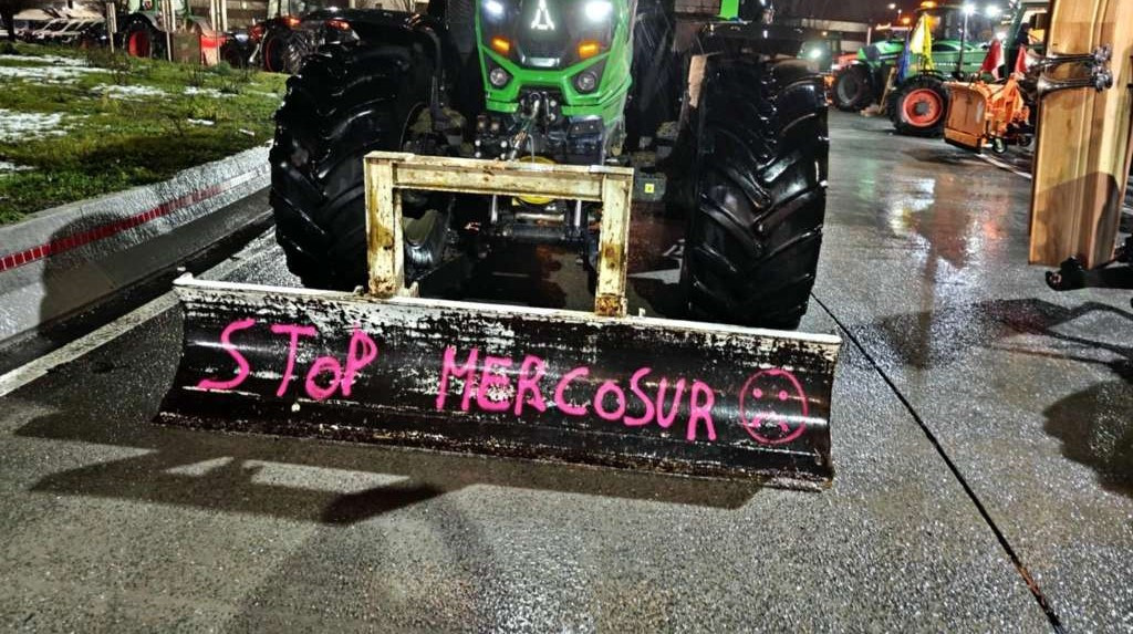 Poljoprivrednici protestuju pred belgijskim aerodromom Ostend zbog Mercosura