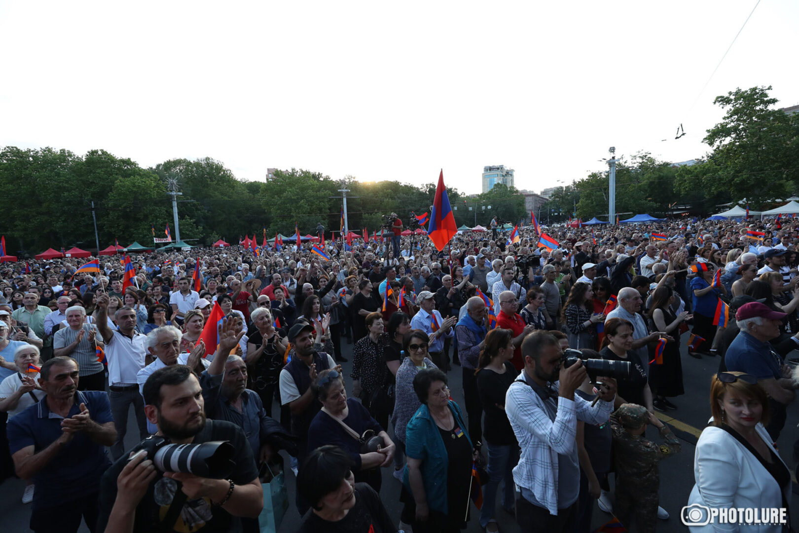 Hiljade demonstranata u Jermeniji zahtijevaju ostavku Pashinyana