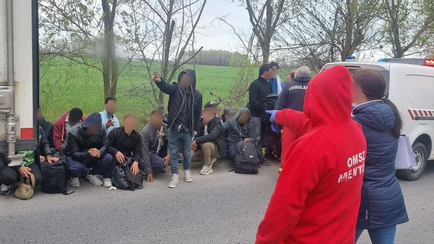 Mađarska policija pronašla 17 migranata u kamionu bez ventilacije