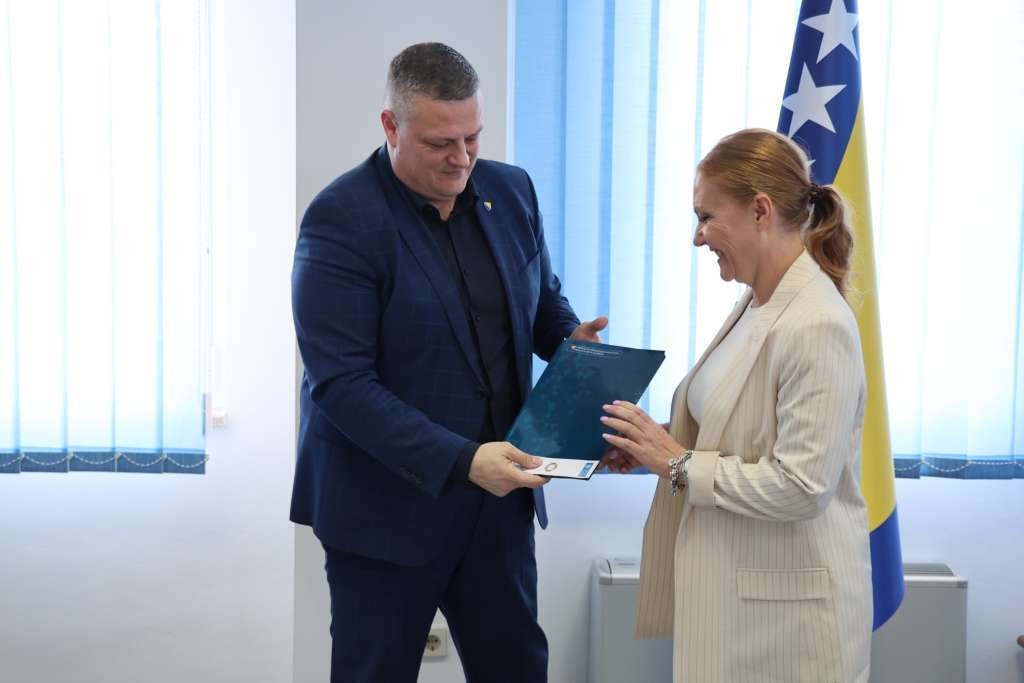 Ministar Mijatović potpisao ugovore za projekte vrijedne 4,73 milijuna KM