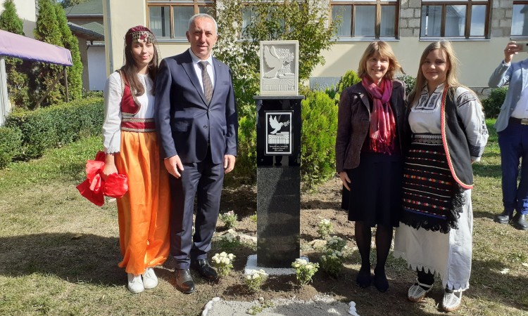 U Bosanskom Petrovcu otkriven Spomenik mira i tolerancije