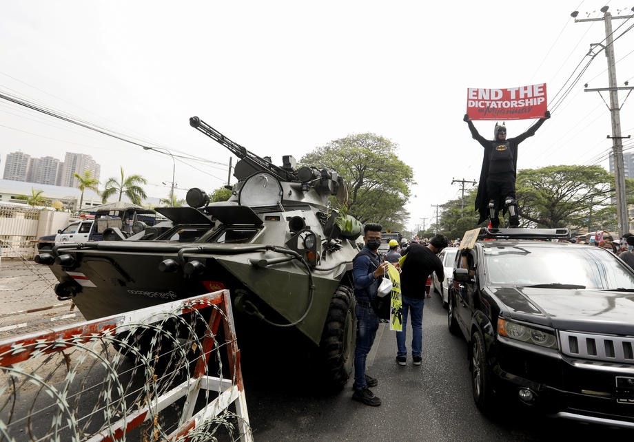 Studenti na ulicama Yangona, isključen internet