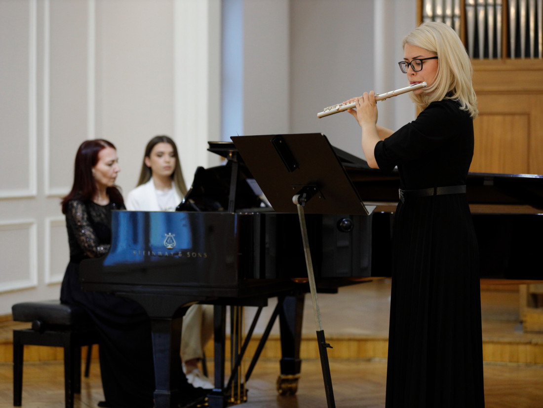 Flautistica Mirna Mlikota-Dizdarević i pijanistica Dina Fejzić nastupaju u okviru Koncertne sezone MAS