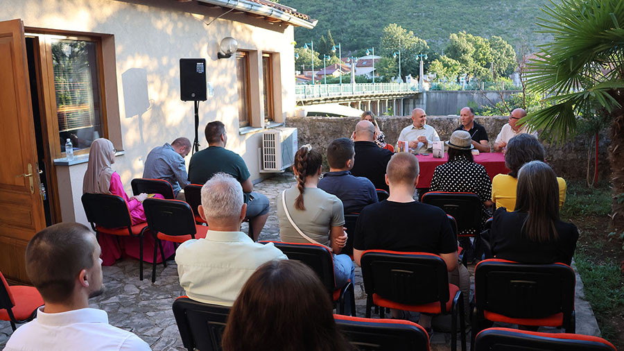 U Narodnoj biblioteci Mostar promovirana zbirka priča 'Dan poslije' Kemala Musića