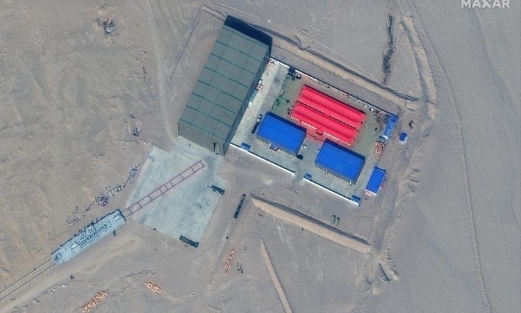 Kina napravila maketu američkog nosača aviona radi balističkih vježbi