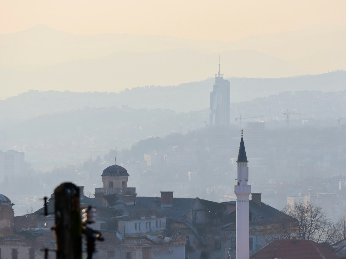Kvalitet zraka u Sarajevu umjeren do zagađen, blago poboljšanje u odnosu na jučer