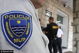 Policijski komesar političko pitanje 