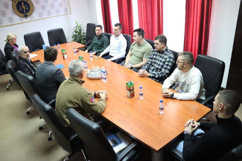 Katica s kandidatima za helikoptersku jedinicu MUP-a KS