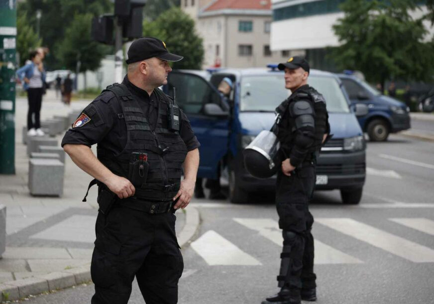 Uhapšen muškarac koji je povrijedio dva policajca