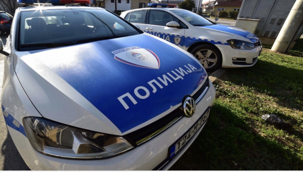 Maloljetnici pod dejstvom alkohola i droge tukli i gađali kamenjem policajce