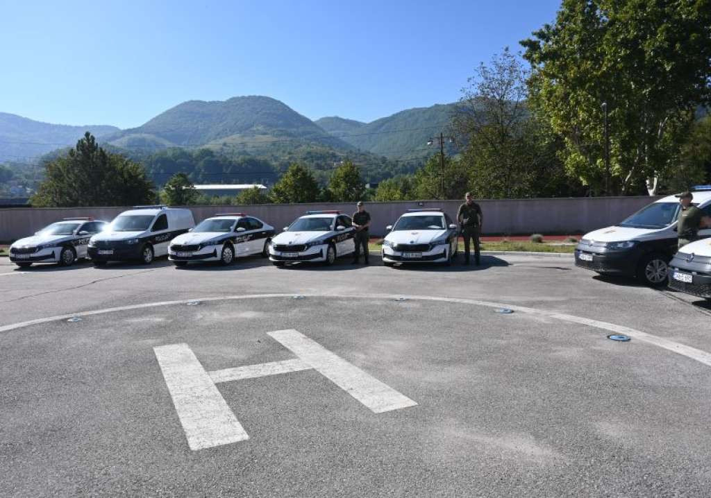 MUP ZDK: Dodijeljena nova specijalizovana vozila policiji