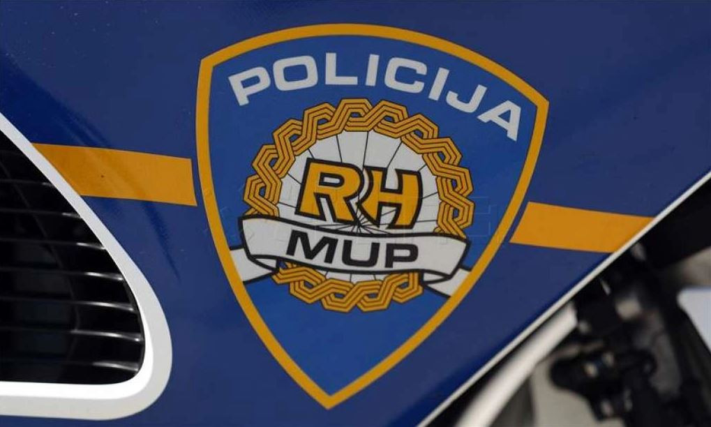 Hrvatska: Četvorica napadača u kući palicama i metalnom šipkom napala obitelj
