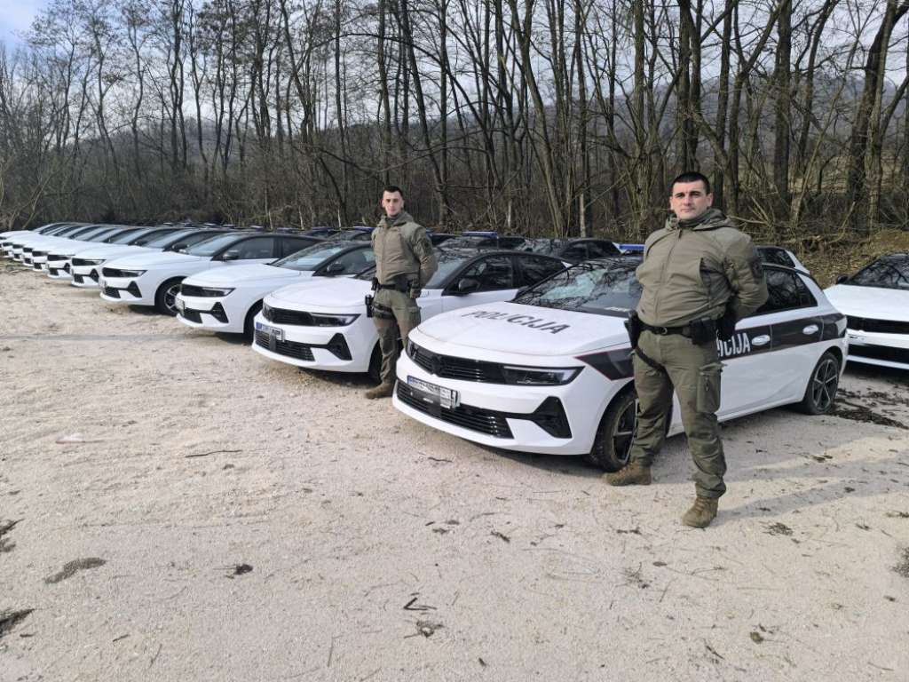 MUP-u SBK-a uručeno 25 novih službenih vozila