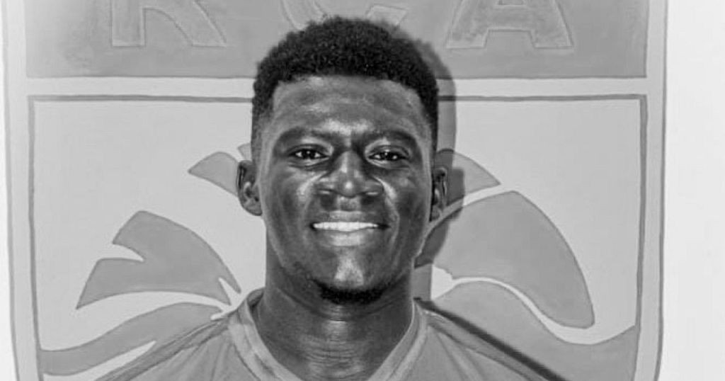 Fudbaler u Obali Slonovače preminuo pošto se tokom meča srušio na teren