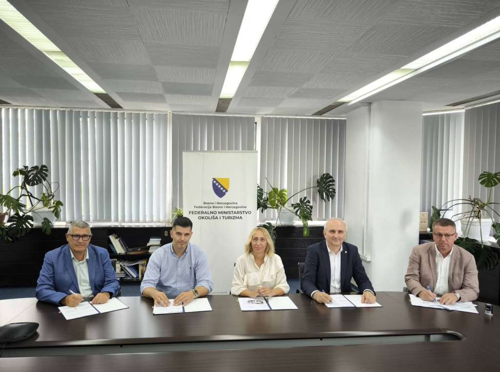 Potpisani ugovori vrijedni dva miliona KM za unapređenje upravljanja otpadom u Federaciji BiH
