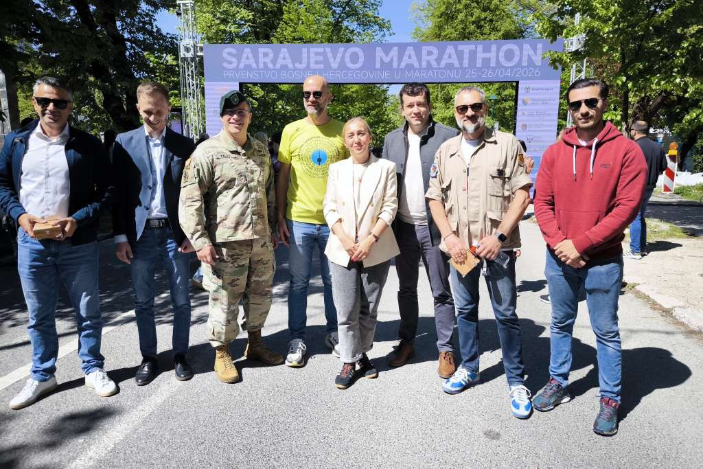 Nasihi Pozder uručeno priznanje za podršku manifestaciji Sarajevo Marathon