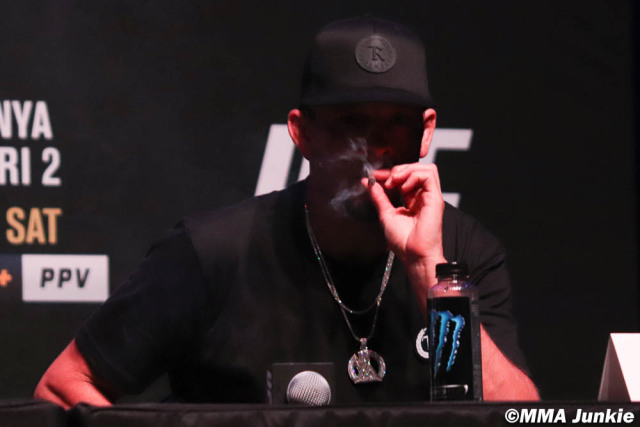 UFC borac Nate Diaz konzumirao marihuanu na konferenciji za medije