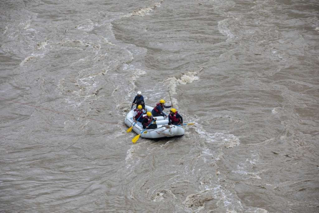 Spasioci u Nepalu izvukli iz rijeke 11 tijela putnika autobusa